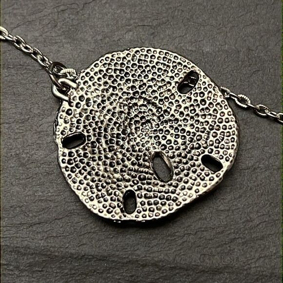 Vintage Sand Dollar Pendant Necklace Silver Tone on 24 inch chain - Picture 4 of 4
